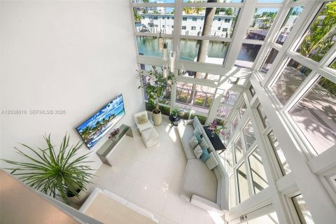 Townhouse in Miami Beach, Florida 3 bedrooms, 210.52 sq.m. № 2088285