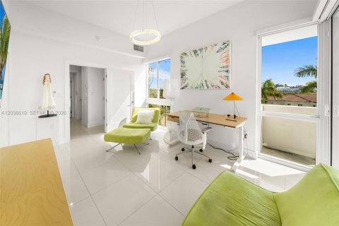 Townhouse in Miami Beach, Florida 3 bedrooms, 210.52 sq.m. № 2088285 - photo 12