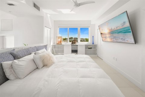Townhouse in Miami Beach, Florida 3 bedrooms, 210.52 sq.m. № 2088285 - photo 22