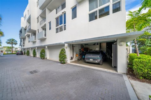 Townhouse in Miami Beach, Florida 3 bedrooms, 210.52 sq.m. № 2088285 - photo 30