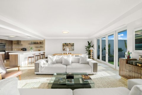 Купить кондоминиум в Майами-Бич, Флорида 2 комнаты, 195.09м2, № 2050421 - фото 3