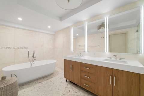 Купить кондоминиум в Майами-Бич, Флорида 2 комнаты, 195.09м2, № 2050421 - фото 8