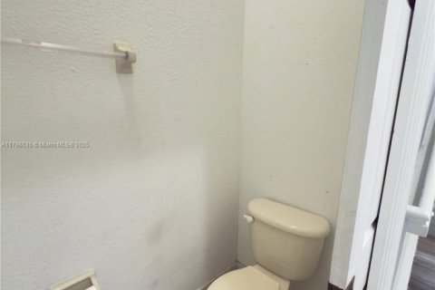 Touwnhouse à vendre à Miami, Floride: 3 chambres, 164.99 m2 № 1861154 - photo 10