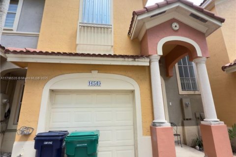 Touwnhouse à vendre à Miami, Floride: 3 chambres, 164.99 m2 № 1861154 - photo 1