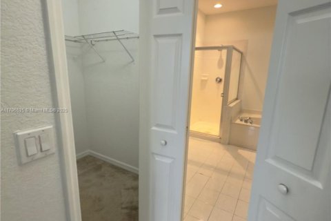Touwnhouse à vendre à Miami, Floride: 3 chambres, 164.99 m2 № 1861154 - photo 18