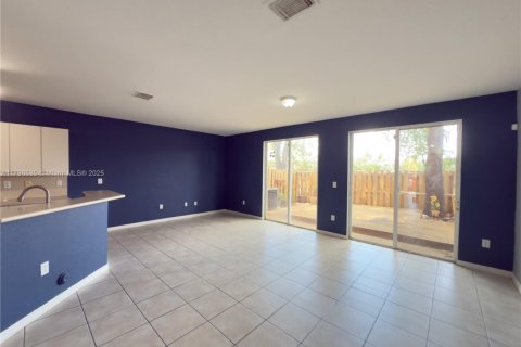 Touwnhouse à vendre à Miami, Floride: 3 chambres, 164.99 m2 № 1861154 - photo 6