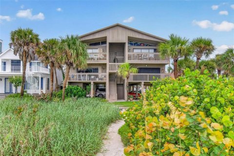 Condo in Indian Rocks Beach, Florida, 2 bedrooms № 2220311