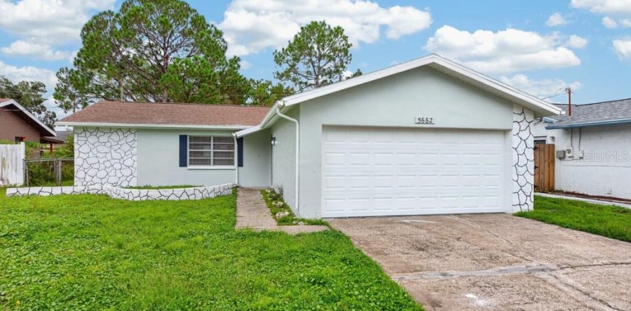 Villa ou maison à Pinellas Park, Floride 3 chambres, 135.45 m2 № 2409793