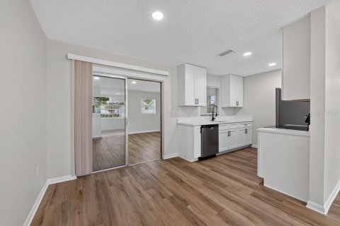 Villa ou maison à vendre à Pinellas Park, Floride: 3 chambres, 135.45 m2 № 2409793 - photo 9