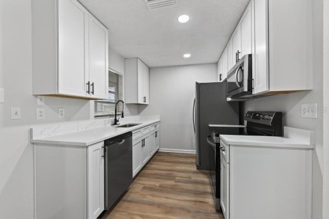 Villa ou maison à vendre à Pinellas Park, Floride: 3 chambres, 135.45 m2 № 2409793 - photo 12