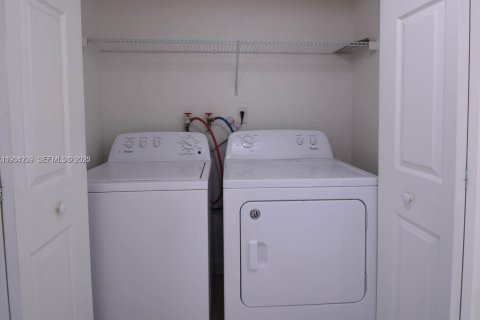 Снять в аренду кондоминиум в Дорал, Флорида 1 спальня, 75.25м2, № 1992547 - фото 16