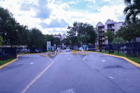 Снять в аренду кондоминиум в Дорал, Флорида 1 спальня, 75.25м2, № 1992547 - фото 6