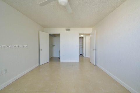 Снять в аренду кондоминиум в Дорал, Флорида 1 спальня, 75.25м2, № 1992547 - фото 12