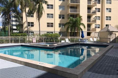 Снять в аренду кондоминиум в Дорал, Флорида 1 спальня, 75.25м2, № 1992547 - фото 5