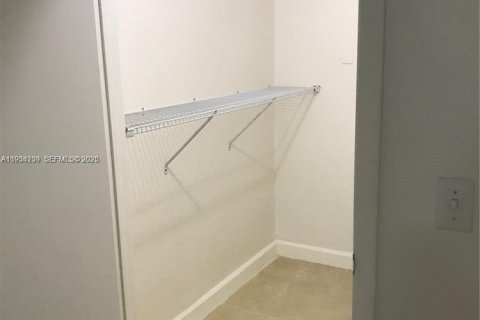 Снять в аренду кондоминиум в Дорал, Флорида 1 спальня, 75.25м2, № 1992547 - фото 14