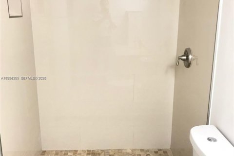 Снять в аренду кондоминиум в Дорал, Флорида 1 спальня, 75.25м2, № 1992547 - фото 13