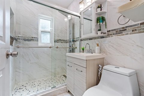 House in Miami, Florida 3 bedrooms, 86.58 sq.m. № 2015135 - photo 20