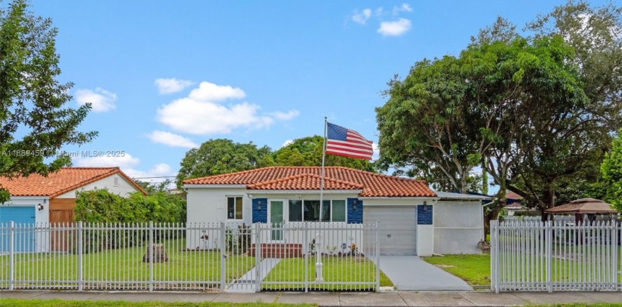 House in Miami, Florida 3 bedrooms, 86.58 sq.m. № 2015135