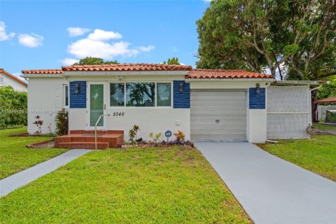 House in Miami, Florida 3 bedrooms, 86.58 sq.m. № 2015135 - photo 6