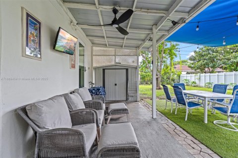 House in Miami, Florida 3 bedrooms, 86.58 sq.m. № 2015135 - photo 23