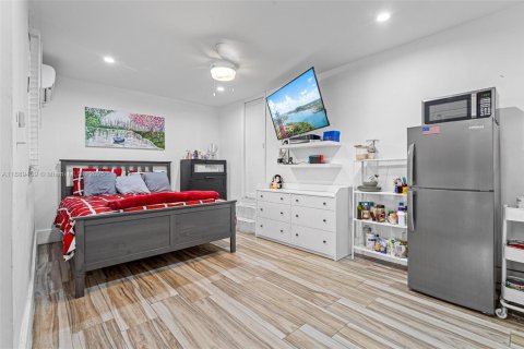 House in Miami, Florida 3 bedrooms, 86.58 sq.m. № 2015135 - photo 24