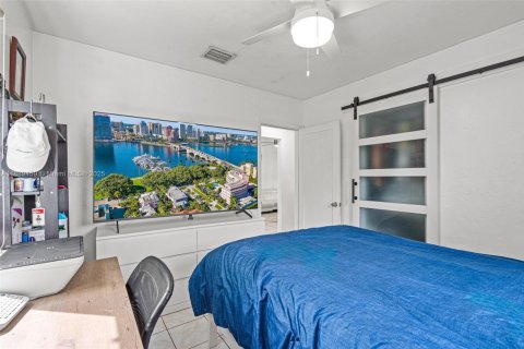 House in Miami, Florida 3 bedrooms, 86.58 sq.m. № 2015135 - photo 19