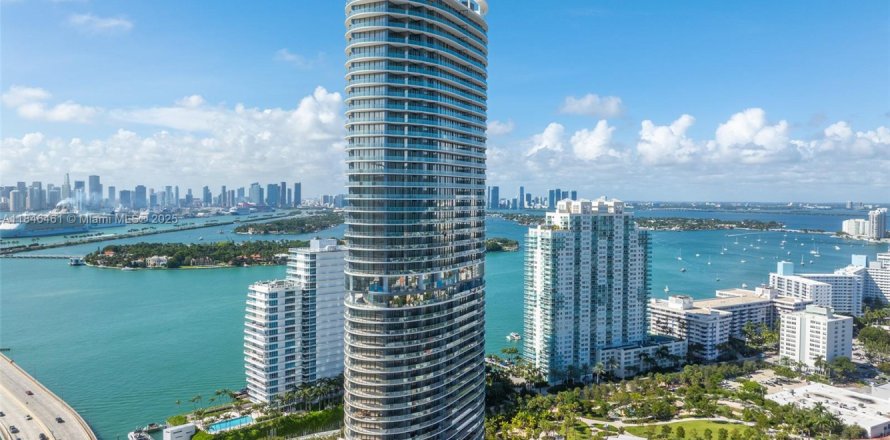 Condominio en Miami Beach, Florida, 1 dormitorio  № 1935743