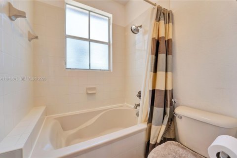 Adosado en alquiler en Doral, Florida, 3 dormitorios, 157 m2 № 1999335 - foto 22