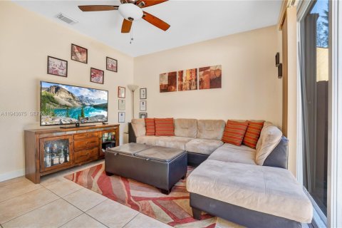 Adosado en alquiler en Doral, Florida, 3 dormitorios, 157 m2 № 1999335 - foto 9