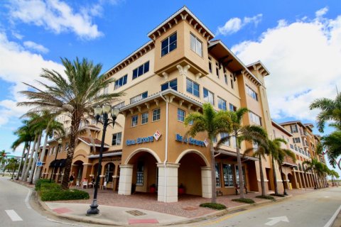 Commercial property in Fort Pierce, Florida № 596639 - photo 1