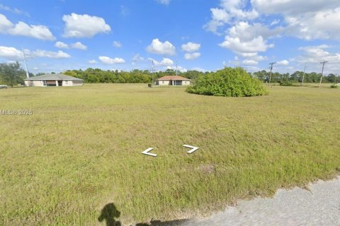 Land in Cape Coral, Florida № 1825755 - photo 2