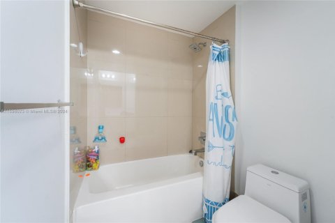 Copropriété à vendre à Miami, Floride: 3 chambres, 139.82 m2 № 1860855 - photo 14