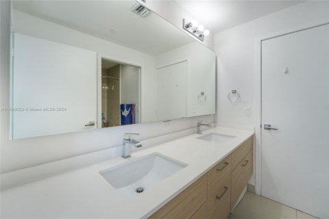Copropriété à vendre à Miami, Floride: 3 chambres, 139.82 m2 № 1860855 - photo 12