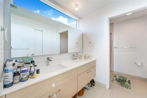 Copropriété à vendre à Miami, Floride: 3 chambres, 139.82 m2 № 1860855 - photo 18