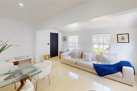 Villa ou maison à louer à Miami, Floride: 2 chambres, 148.64 m2 № 1841159 - photo 23