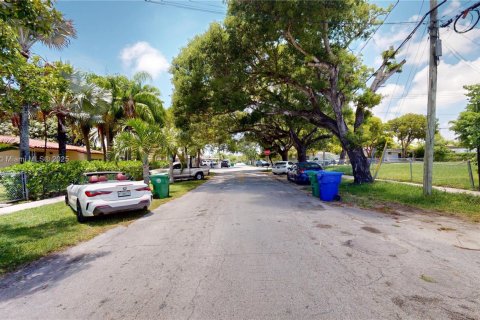 Villa ou maison à louer à Miami, Floride: 2 chambres, 148.64 m2 № 1841159 - photo 25