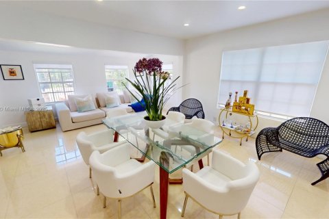 Villa ou maison à louer à Miami, Floride: 2 chambres, 148.64 m2 № 1841159 - photo 9