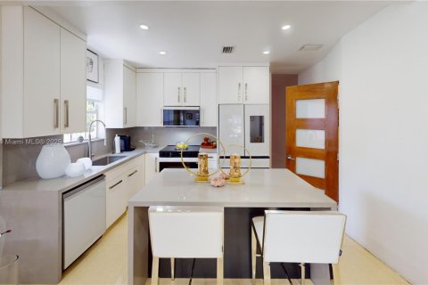 Villa ou maison à louer à Miami, Floride: 2 chambres, 148.64 m2 № 1841159 - photo 22