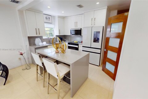 Villa ou maison à louer à Miami, Floride: 2 chambres, 148.64 m2 № 1841159 - photo 8