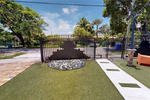 Villa ou maison à louer à Miami, Floride: 2 chambres, 148.64 m2 № 1841159 - photo 29