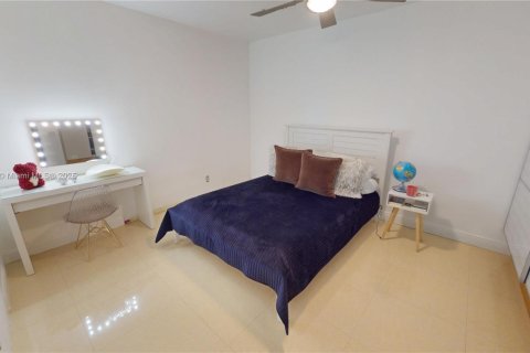 Villa ou maison à louer à Miami, Floride: 2 chambres, 148.64 m2 № 1841159 - photo 12
