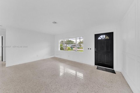 House in Davie, Florida 4 bedrooms, 115.66 sq.m. № 2402474 - photo 4