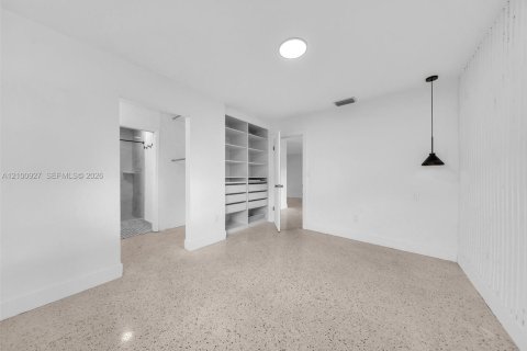 House in Davie, Florida 4 bedrooms, 115.66 sq.m. № 2402474 - photo 22