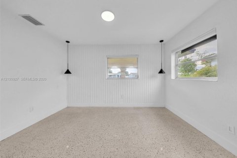 House in Davie, Florida 4 bedrooms, 115.66 sq.m. № 2402474 - photo 21