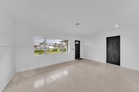 House in Davie, Florida 4 bedrooms, 115.66 sq.m. № 2402474 - photo 5