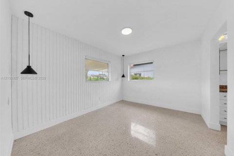 House in Davie, Florida 4 bedrooms, 115.66 sq.m. № 2402474 - photo 20
