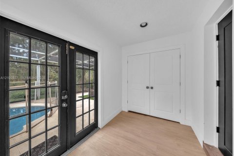 House in Davie, Florida 4 bedrooms, 115.66 sq.m. № 2402474 - photo 17