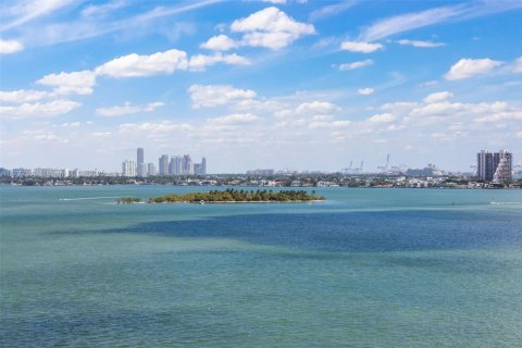 Condo in Miami, Florida, 3 bedrooms  № 1937396 - photo 4