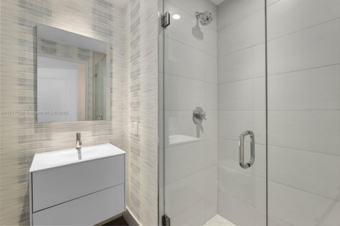 Condo in Miami, Florida, 3 bedrooms  № 1937396 - photo 28