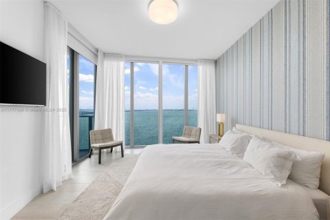 Condominio en alquiler en Miami, Florida, 3 dormitorios, 157.75 m2 № 1937396 - foto 16